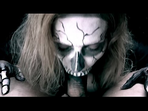 ❤️ Demon djevojka siše kurac svojim crnim ustima i guta spermu. ❤️ Porno u pornografiji hr.hqpornvideos.ru ❌❤